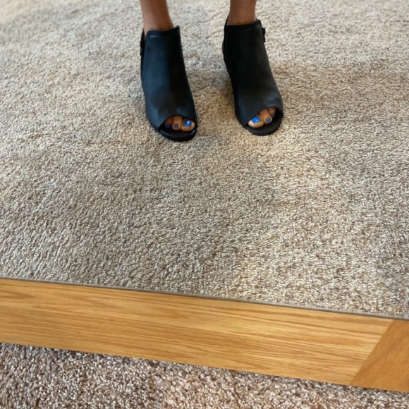 Black open toe bootie - Picture 3 of 6